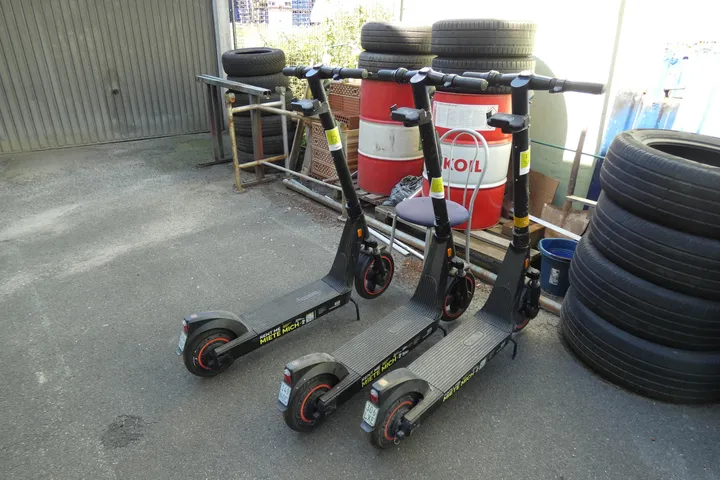 3x OKAI ES400A Profi E-Scooter